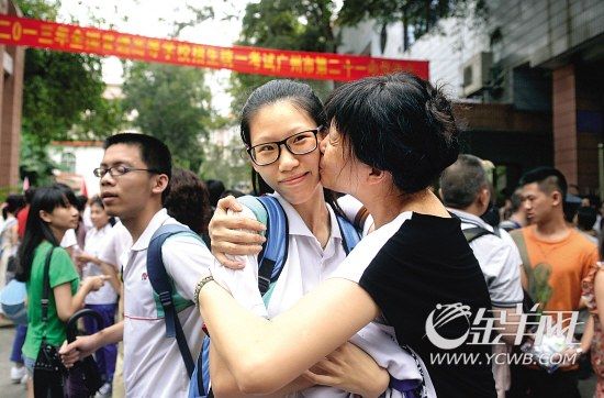 ���Խ�����һλ������ĸ��ΪŮ������һö���ǡ��¿챨���� ������/�� ������ͼƬ��